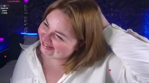 Snapshot of zarareign_ chatting on 12-14-24, 02:45 Lola online show from 12-14-24, 02:45