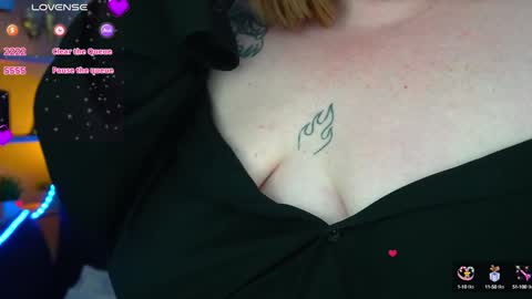 Snapshot of zarareign_ chatting on 01-17-25, 04:06 Lola online show from 01-17-25, 04:06