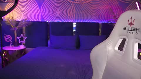 Snapshot of zarareign_ chatting on 09-28-25, 07:08 Lola online show from 09-28-25, 07:08