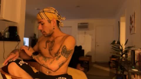 Snapshot of zayd3n69 chatting on 11-10-25, 01:48 zayden online show from 11-10-25, 01:48