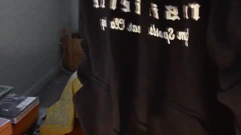 Snapshot of zayd3n69 chatting on 11-23-25, 10:20 zayden online show from 11-23-25, 10:20