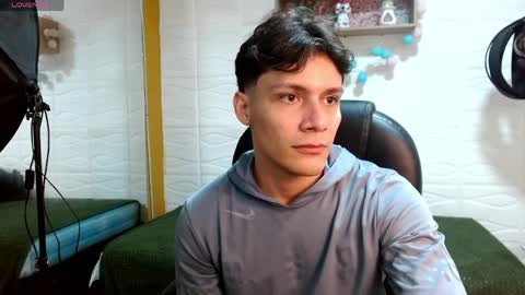 Snapshot of zayn_clausen chatting on 05-25-26, 06:47 zayn_clausen online show from 05-25-26, 06:47