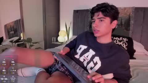 Snapshot of zayotto chatting on 11-23-25, 06:46 Hii im Zay. I save money for education. PVT Open. online show from 11-23-25, 06:46