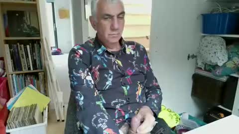 Snapshot of zeep16 chatting on 10-18-25, 12:17 zeep16 online show from 10-18-25, 12:17