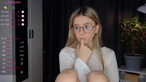 Snapshot of zegoi chatting on 11-14-25, 01:32 Avi online show from 11-14-25, 01:32