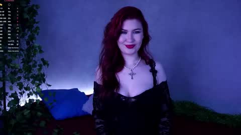 Snapshot of zeldaes chatting on 05-10-26, 12:43 Emilia online show from 05-10-26, 12:43
