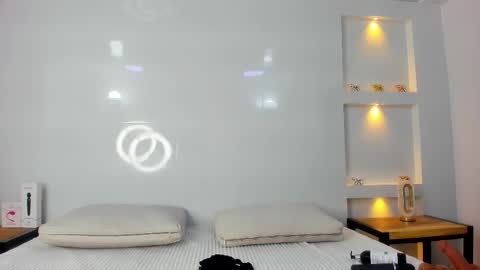 Zenda Evans online show from 12-04-25, 04:11