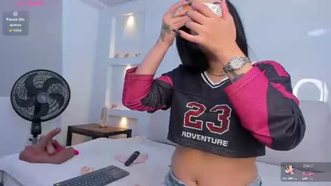 Zenda Evans online show from 06-19-26, 04:39