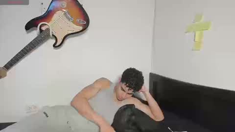 Snapshot of zenhzu chatting on 09-20-25, 04:35 zenzhu online show from 09-20-25, 04:35