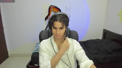 Snapshot of zenhzu chatting on 11-15-25, 09:00 zenzhu online show from 11-15-25, 09:00