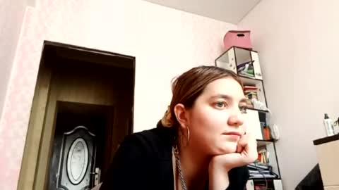 zeniabrossoit online show from 04-22-26, 08:28