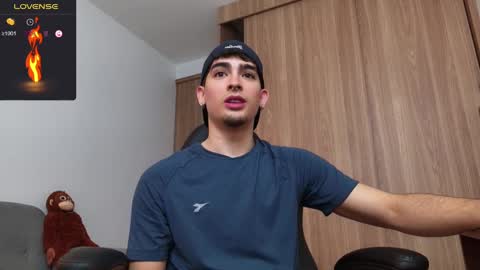 Snapshot of zenn_rush chatting on 12-15-24, 12:06 Zenn online show from 12-15-24, 12:06