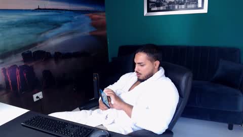 zenobaro online show from 10-12-25, 12:15