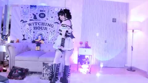 Snapshot of zephirah_abney chatting on 10-12-25, 02:49 online show from 10-12-25, 02:49