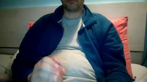 Snapshot of zeus00811 chatting on 12-04-24, 08:12 zeus online show from 12-04-24, 08:12