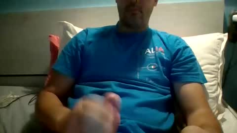 Snapshot of zeus00811 chatting on 10-13-25, 05:18 zeus online show from 10-13-25, 05:18