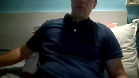 Snapshot of zeus00811 chatting on 10-15-25, 05:18 zeus online show from 10-15-25, 05:18