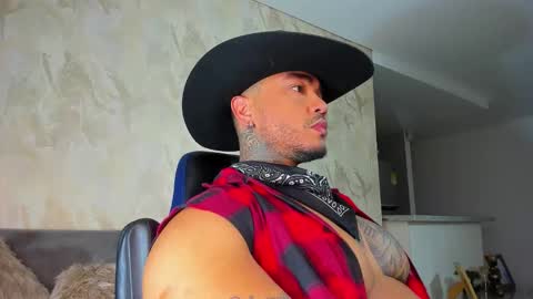 Snapshot of zeus_strong93 chatting on 10-25-25, 10:26 zeus strong online show from 10-25-25, 10:26