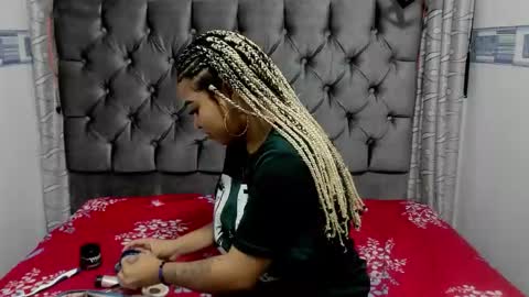 Snapshot of zeynep_20_ chatting on 11-14-25, 12:48 zeynep_20_ online show from 11-14-25, 12:48