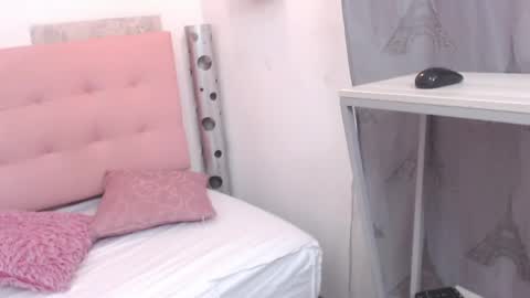 Snapshot of zhamira_21 chatting on 05-27-26, 02:08 ZHAMIRA ANDRES online show from 05-27-26, 02:08