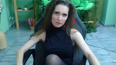 Snapshot of zianichols chatting on 02-06-25, 11:04 zianichols online show from 02-06-25, 11:04