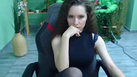 Snapshot of zianichols chatting on 02-10-25, 09:25 zianichols online show from 02-10-25, 09:25