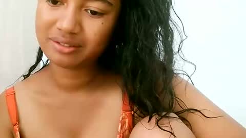 Snapshot of zina479102 chatting on 05-06-26, 05:57 elly online show from 05-06-26, 05:57