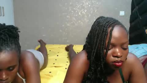 Snapshot of zinadine_ chatting on 01-17-26, 07:06 Zinadine online show from 01-17-26, 07:06