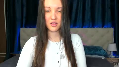 Zlata  Mon Tue Thu Fri Sun Sa GMT 3 0000pm - 0600pm  online show from 01-23-25, 02:50