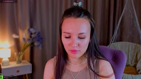 Zlata  Mon Tue Thu Fri Sun Sa GMT 3 0000pm - 0600pm  online show from 09-18-25, 03:36