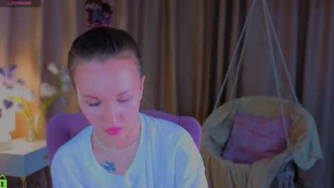 Zlata  Mon Tue Thu Fri Sun Sa GMT 3 0000pm - 0600pm  online show from 10-02-25, 04:36
