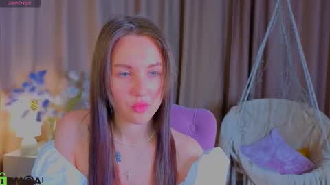 Zlata  Mon Tue Thu Fri Sun Sa GMT 3 0000pm - 0600pm  online show from 10-03-25, 04:37