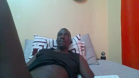 Snapshot of zlatann2012 chatting on 12-18-25, 09:48 Zlatann2012 online show from 12-18-25, 09:48