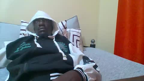 Snapshot of zlatann2012 chatting on 12-20-25, 01:02 Zlatann2012 online show from 12-20-25, 01:02