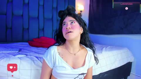 zoe_axel1 online show from 04-08-26, 08:42