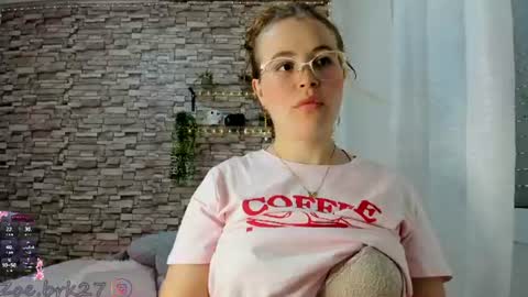Snapshot of zoe_brk chatting on 06-18-26, 09:14 zoe brk online show from 06-18-26, 09:14
