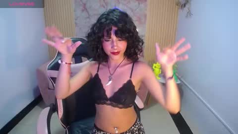 zoe_ch_ online show from 01-07-25, 09:25