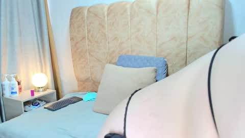 Snapshot of zoe_curvy chatting on 11-22-25, 12:37 Zoe online show from 11-22-25, 12:37