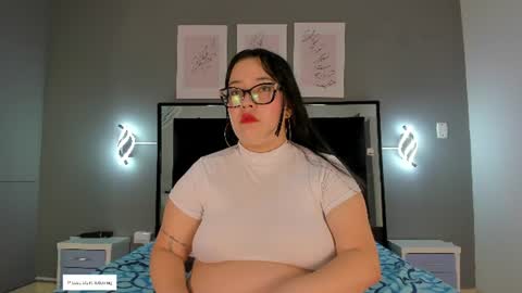 Snapshot of zoe_curvyy chatting on 06-17-26, 12:18 zoe_curvyy online show from 06-17-26, 12:18