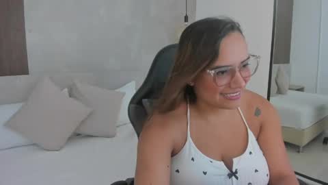 Snapshot of zoe_danae_ chatting on 06-03-26, 02:33 Zoe online show from 06-03-26, 02:33