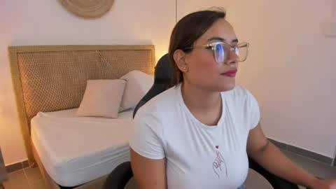 Snapshot of zoe_danae_ chatting on 06-10-26, 04:17 Zoe online show from 06-10-26, 04:17