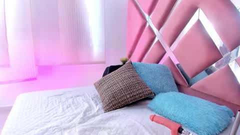 zoe_evaanss_ online show from 03-21-26, 07:50
