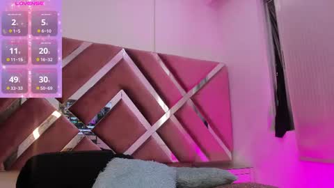 zoe_evaanss_ online show from 06-29-26, 07:03
