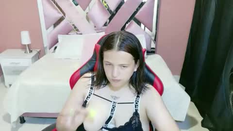 zoe online show from 04-06-26, 07:59
