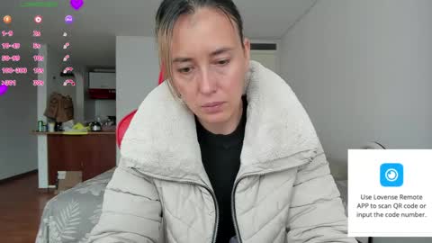 Snapshot of zoe_jeane_beker chatting on 06-06-26, 07:40 ZOE online show from 06-06-26, 07:40