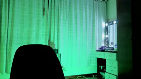 ZOE online show from 05-12-26, 04:09