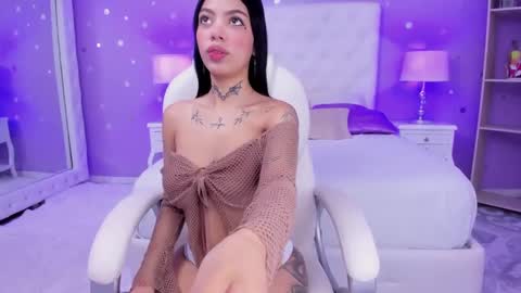 Snapshot of zoe_kravitx chatting on 01-23-25, 07:54 CAMILA online show from 01-23-25, 07:54