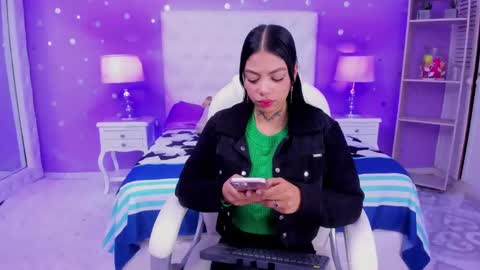 Snapshot of zoe_kravitx chatting on 01-24-25, 05:10 CAMILA online show from 01-24-25, 05:10