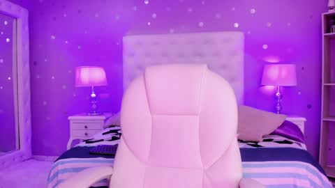 Snapshot of zoe_kravitx chatting on 01-25-25, 02:58 CAMILA online show from 01-25-25, 02:58