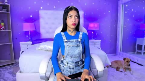 Snapshot of zoe_kravitx chatting on 02-04-25, 07:40 CAMILA online show from 02-04-25, 07:40